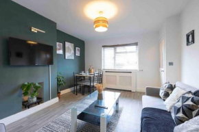 House-Sleeps7-Parking-Garden-PetFriendly
